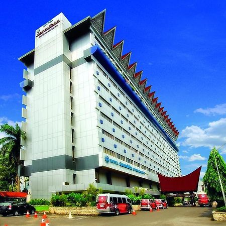 Danau Toba Hotel International Медан Экстерьер фото